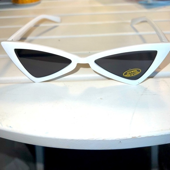 Petals And Peacocks Accessories - Petals Peacocks Zumiez Retro Y2K Mod Triangle Sunglasses  White NIB UVpr…